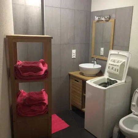 Meuble De Tourisme Au Troubadour, Vaste T2 Proximite Republique Avec Garage Апартаменты *